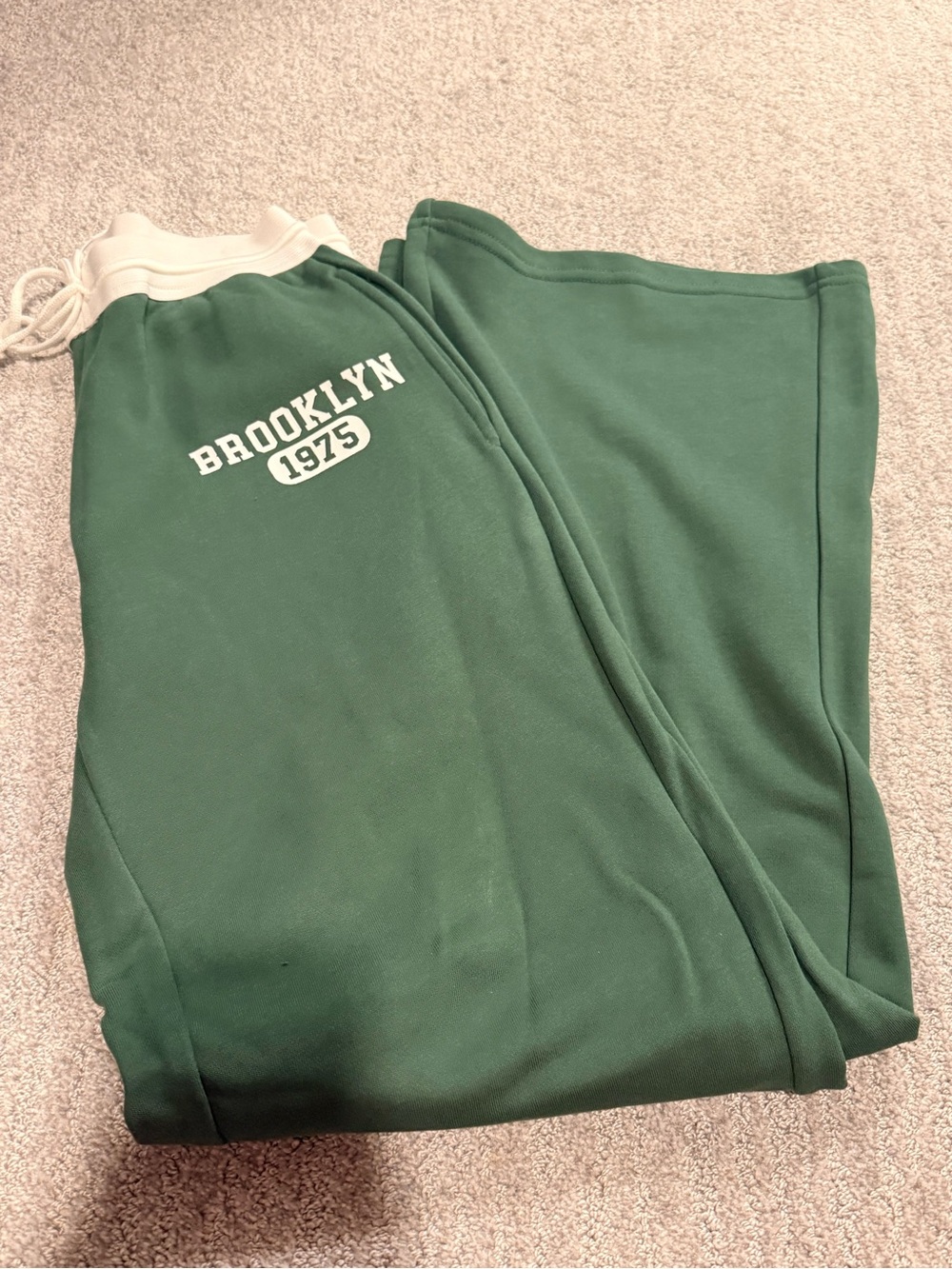 NWT Edikted Green Sweatpants
